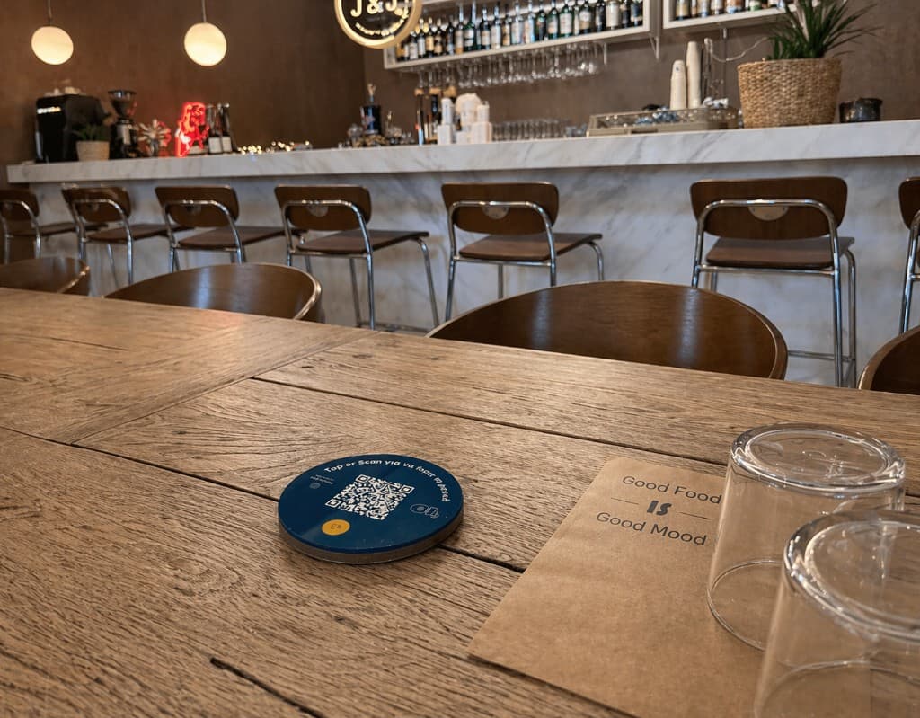 Jerry's, Γέρακας ψηφιακό μενού meal reveal με QR στο τραπέζι